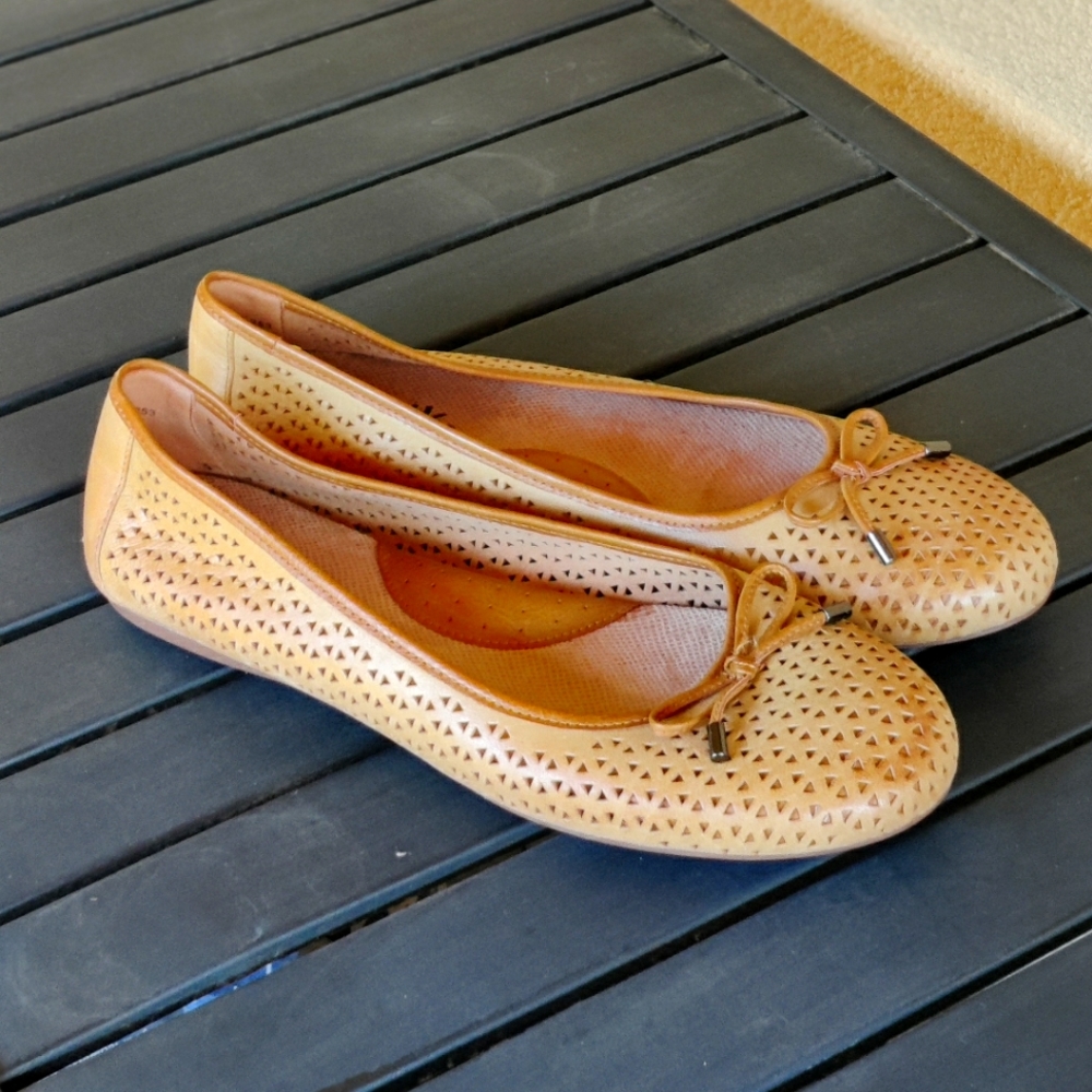 Softwalk Napa Laser Ballet Flats Tan Arch Support Comfort Shoe Modest
